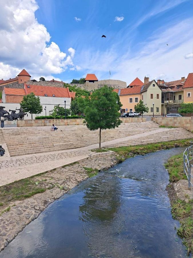 Bb21 Apartman Eger - City Centre מראה חיצוני תמונה